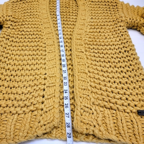 Oversized Chunky Knit Cardigan - Picture 6 of 10